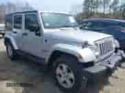 2007 Jeep Wrangler Unlimited Sahara z VIN 1J4GA59167L195254, wystawiony jako IAAI lot #41945934 z przebiegiem 252 496 mil mil oraz . Historia ofert i sprzedaży dostępna na DreamBid. Obrazek 1.