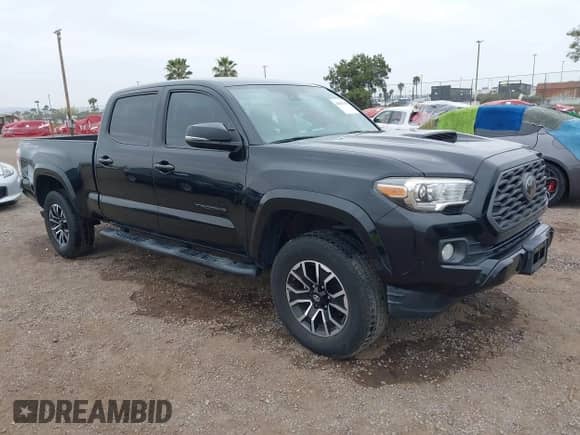 2020 Toyota Tacoma SR5 z VIN 3TMBZ5DN8LM023920, wystawiony jako IAAI lot #42015118 z przebiegiem 46 137 mil mil oraz . Historia ofert i sprzedaży dostępna na DreamBid. Obrazek 1.