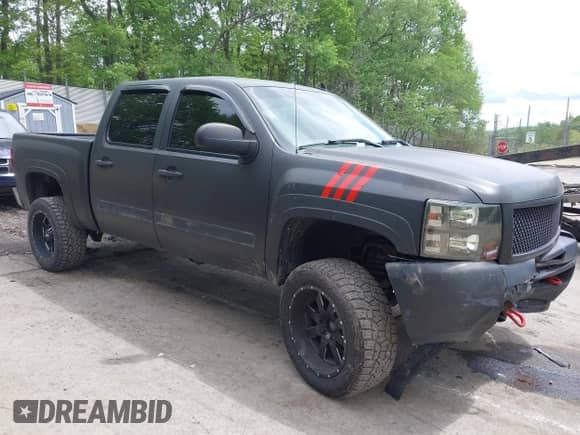 2011 Chevrolet Silverado 1500 LS z VIN 3GCPKREA3BG268473, wystawiony jako IAAI lot #42248752 z przebiegiem 202 057 mil mil oraz . Historia ofert i sprzedaży dostępna na DreamBid. Obrazek 1.