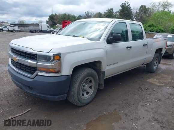 2017 Chevrolet Silverado 1500 Work Truck z VIN 1GCUKNEC0HF103956, wystawiony jako IAAI lot #42091126 z przebiegiem 67 821 mil mil oraz . Historia ofert i sprzedaży dostępna na DreamBid. Obrazek 18.