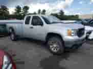 2011 GMC Sierra 1500 z VIN 1GD512CL1BZ326226, wystawiony jako Copart lot #80674485 z przebiegiem 154 813 mil mil oraz Szkoda całkowita • Salvage title. Historia ofert i sprzedaży dostępna na DreamBid. Obrazek 4.
