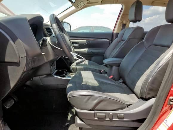 2020 Mitsubishi Outlander SE с VIN JA4AD3A38LZ003760, выставлен на аукционе Copart как лот 70720585 с пробегом 136 244 миль миль и Списание • Salvage title. История ставок и продаж доступна на DreamBid. Изображение 7.