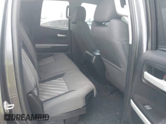 2019 Toyota Tundra SR с VIN 5TFRY5F16KX246087, выставлен на аукционе IAAI как лот 41650708 с пробегом 99 187 миль миль и . История ставок и продаж доступна на DreamBid. Изображение 8.