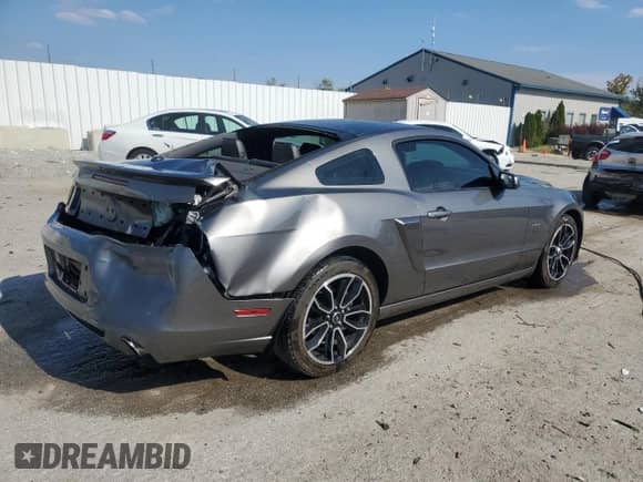 2013 Ford Mustang GT Premium z VIN 1ZVBP8CF4D5268350, wystawiony jako Copart lot #83868615 z przebiegiem 108 706 mil mil oraz Szkoda całkowita • Salvage title. Historia ofert i sprzedaży dostępna na DreamBid. Obrazek 3.