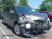 2016 Toyota Sienna XLE z VIN 5TDYK3DC1GS738545, wystawiony jako IAAI lot #42849266 z przebiegiem 59 578 mil mil oraz . Historia ofert i sprzedaży dostępna na DreamBid. Obrazek 1.