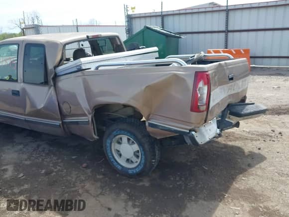1997 Chevrolet Silverado 1500 с VIN 2GCEC19M2V1288088, выставлен на аукционе IAAI как лот 41864895 с пробегом 445 404 миль миль и . История ставок и продаж доступна на DreamBid. Изображение 3.