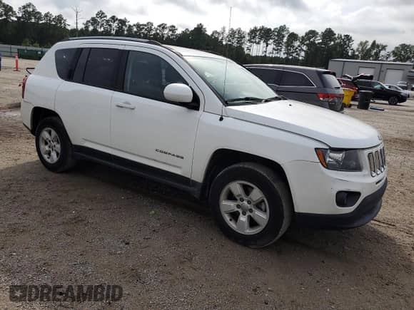 2017 Jeep Compass Latitude with VIN 1C4NJCEA4HD116179, listed as a Copart auction lot 67472695 with 126,749 mi miles and Salvage title. Bid and sale history available at DreamBid. Image 4.