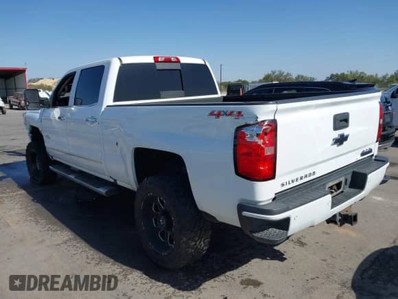 2016 Chevrolet Silverado 2500HD High Country z VIN 1GC1KXE89GF172606, wystawiony jako IAAI lot #41858059 z przebiegiem 141 888 mil mil oraz . Historia ofert i sprzedaży dostępna na DreamBid. Obrazek 3.