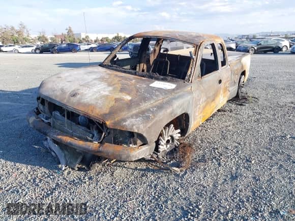 2000 Dodge Dakota Sport with VIN 1B7GL22Z9YS579910, listed as a IAAI auction lot 43230701 with Not provided miles and . Bid and sale history available at DreamBid. Image 2.