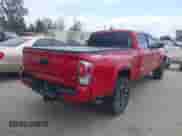 2021 Toyota Tacoma SR5 с VIN 3TYBZ5DN6MT000982, выставлен на аукционе IAAI как лот 42135399 с пробегом 28 991 миль миль и . История ставок и продаж доступна на DreamBid. Изображение 4.