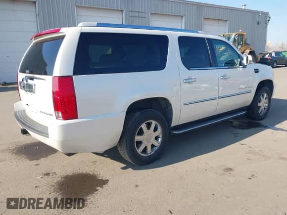 2007 Cadillac Escalade ESV с VIN 1GYFK66827R396002, выставлен на аукционе IAAI как лот 41333363 с пробегом 166 278 миль миль и . История ставок и продаж доступна на DreamBid. Изображение 4.