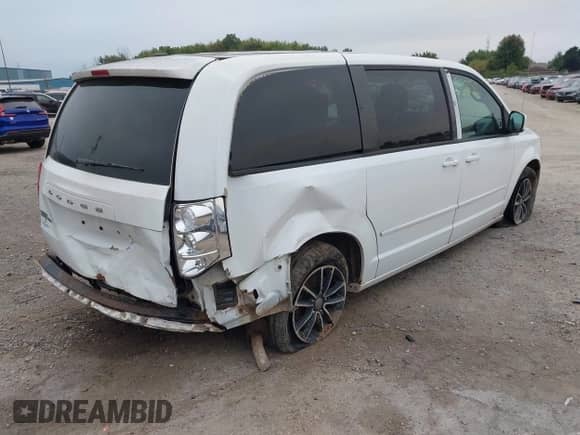 2014 Dodge Grand Caravan SXT with VIN 2C4RDGCG8ER163537, listed as a IAAI auction lot 43253232 with 202,467 mi miles and . Bid and sale history available at DreamBid. Image 4.