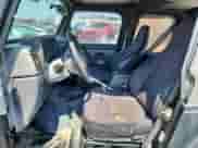 2002 Jeep Wrangler X z VIN 1J4FA39S72P735575, wystawiony jako Copart lot #70553245 z przebiegiem 153 615 mil mil oraz Szkoda całkowita • Salvage title. Historia ofert i sprzedaży dostępna na DreamBid. Obrazek 7.