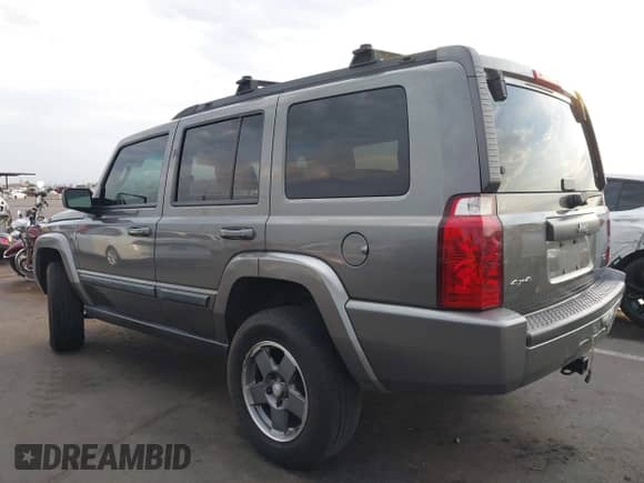 2008 Jeep Commander Sport с VIN 1J8HG48NX8C172027, выставлен на аукционе IAAI как лот 42756337 с пробегом 178 777 миль миль и . История ставок и продаж доступна на DreamBid. Изображение 3.
