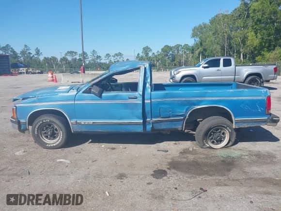 1993 Chevrolet S-10 EL с VIN 1GCCS14A8P8187628, выставлен на аукционе IAAI как лот 41787335 с пробегом 212 563 миль миль и . История ставок и продаж доступна на DreamBid. Изображение 14.