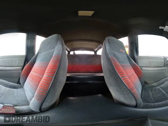 1992 Chevrolet Blazer z VIN 1GNDT13W4N2177782, wystawiony jako IAAI lot #42766017 z przebiegiem 165 544 mil mil oraz . Historia ofert i sprzedaży dostępna na DreamBid. Obrazek 18.