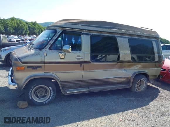 1988 Chevrolet Chevy Van with VIN 1GBEG25K8J7123095, listed as a IAAI auction lot 42355125 with 92,496 mi miles and . Bid and sale history available at DreamBid. Image 6.