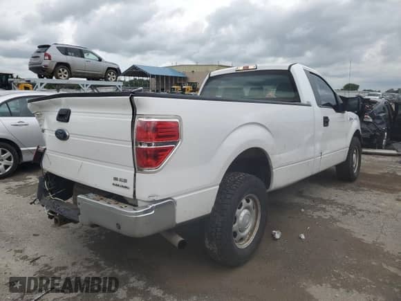 2014 Ford F-150 XL z VIN 1FTMF1CM6EKE33712, wystawiony jako Copart lot #66363225 z przebiegiem 327 215 mil mil oraz Szkoda całkowita • Salvage title. Historia ofert i sprzedaży dostępna na DreamBid. Obrazek 3.