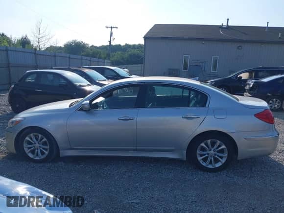 2013 Hyundai Genesis 3.8L с VIN KMHGC4DD2DU221099, выставлен на аукционе IAAI как лот 42852437 с пробегом 185 793 миль миль и . История ставок и продаж доступна на DreamBid. Изображение 14.