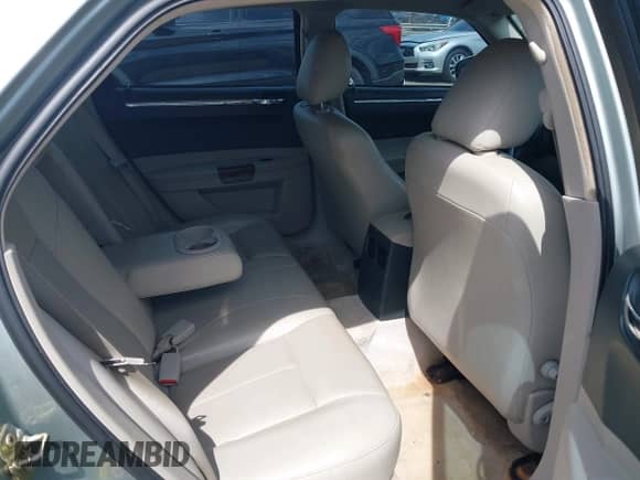 2005 Chrysler 300 Touring с VIN 2C3AA53GX5H512654, выставлен на аукционе IAAI как лот 43112900 с пробегом 227 996 миль миль и . История ставок и продаж доступна на DreamBid. Изображение 8.