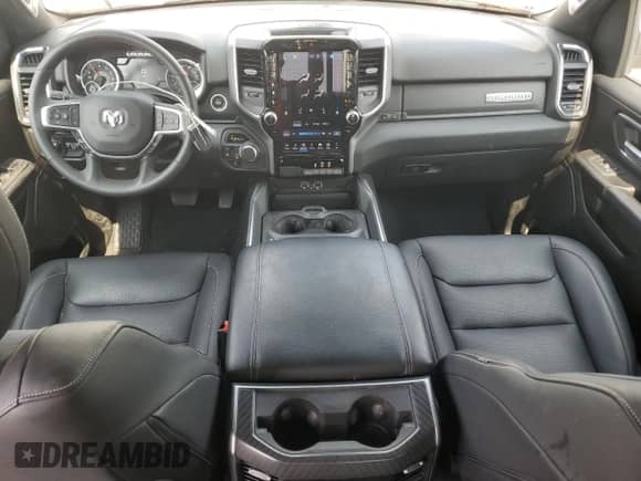 2025 Ram 1500 Big Horn z VIN 1C6RRFFG7SN501047, wystawiony jako Copart lot #59276945 z przebiegiem 21 325 mil mil oraz Szkoda całkowita • Salvage title. Historia ofert i sprzedaży dostępna na DreamBid. Obrazek 8.