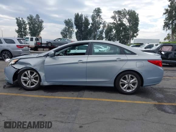 2011 Hyundai Sonata SE with VIN 5NPEC4AC5BH251664, listed as a IAAI auction lot 43401530 with 236,712 mi miles and . Bid and sale history available at DreamBid. Image 14.