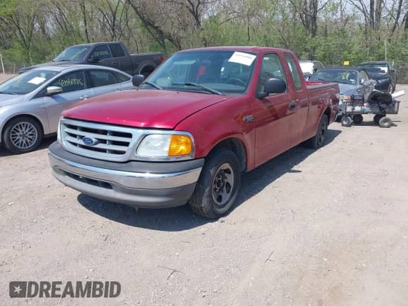 2004 Ford F-150 XL z VIN 2FTRX172X4CA57286, wystawiony jako IAAI lot #42076008 z przebiegiem 193 334 mil mil oraz . Historia ofert i sprzedaży dostępna na DreamBid. Obrazek 2.