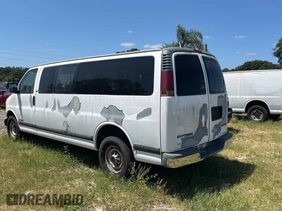 2002 Chevrolet Express с VIN 1GAHG39R921243538, выставлен на аукционе Copart как лот 55530615 с пробегом 512 936 миль миль и Чистый • Clean title. История ставок и продаж доступна на DreamBid. Изображение 4.