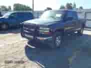 2000 Chevrolet Silverado 1500 LS z VIN 2GCEC19TXY1227986, wystawiony jako IAAI lot #43159851 z przebiegiem 300 863 mil mil oraz . Historia ofert i sprzedaży dostępna na DreamBid. Obrazek 2.