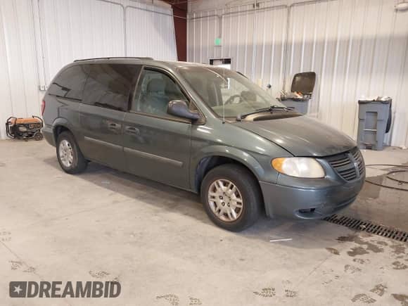 2005 Dodge Caravan SE with VIN 1D4GP24R05B206321, listed as a IAAI auction lot 43407335 with 206,806 mi miles and . Bid and sale history available at DreamBid. Image 1.