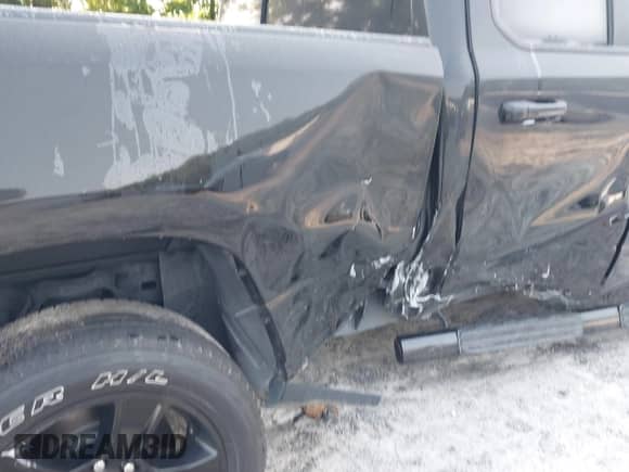 2023 Ram 1500 Big Horn z VIN 1C6RREBG8PN604579, wystawiony jako IAAI lot #42395022 z przebiegiem 61 150 mil mil oraz . Historia ofert i sprzedaży dostępna na DreamBid. Obrazek 6.