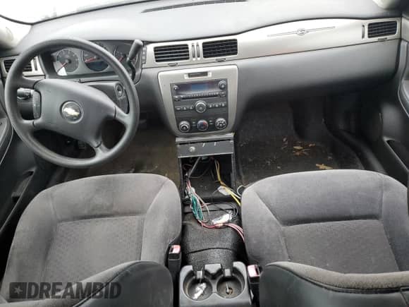 2014 Chevrolet Impala Police Police z VIN 2G1WD5E36E1163240, wystawiony jako Copart lot #41582785 z przebiegiem 133 228 mil mil oraz Szkoda całkowita • Salvage title. Historia ofert i sprzedaży dostępna na DreamBid. Obrazek 8.