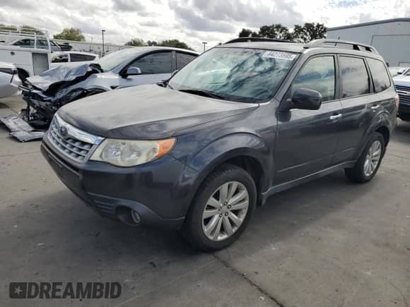 2012 Subaru Forester X Limited z VIN JF2SHAEC1CH469454, wystawiony jako Copart lot #84273595 z przebiegiem 155 862 mil mil oraz Szkoda całkowita • Salvage title. Historia ofert i sprzedaży dostępna na DreamBid. Obrazek 1.