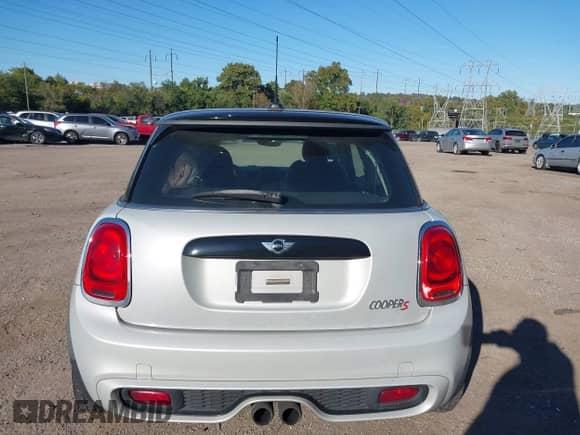 2015 MINI Hardtop S с VIN WMWXP7C59F2A58681, выставлен на аукционе IAAI как лот 43415107 с пробегом 103 468 миль миль и . История ставок и продаж доступна на DreamBid. Изображение 16.