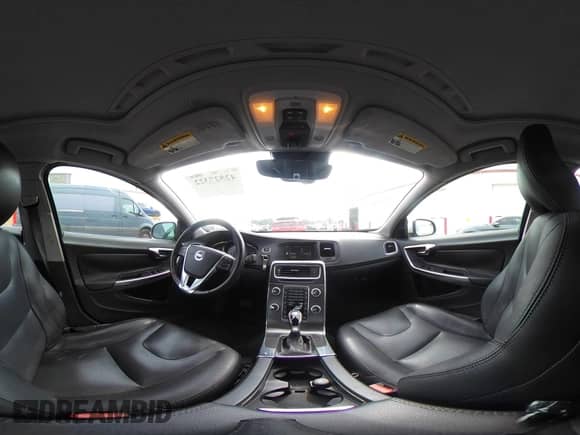2016 Volvo S60 T5 Drive-E Premier z VIN YV126MFK8G2406947, wystawiony jako IAAI lot #42527322 z przebiegiem 49 795 mil mil oraz . Historia ofert i sprzedaży dostępna na DreamBid. Obrazek 18.