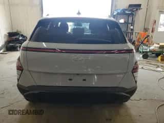 2024 Hyundai Kona SEL с VIN KM8HCCAB5RU064001, выставлен на аукционе Copart как лот 70894684 с пробегом 2 177 миль миль и Списание • Salvage title. История ставок и продаж доступна на DreamBid. Изображение 6.