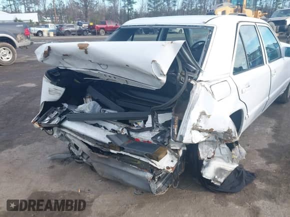 1988 Mercedes-Benz 300 E z VIN WDBEA30D1JA575693, wystawiony jako IAAI lot #41869752 z przebiegiem 194 340 mil mil oraz . Historia ofert i sprzedaży dostępna na DreamBid. Obrazek 6.