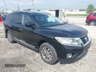 2013 Nissan Pathfinder SL with VIN 5N1AR2MM3DC661587, listed as a IAAI auction lot 42824483 with 200,776 mi miles and . Bid and sale history available at DreamBid. Image 1.