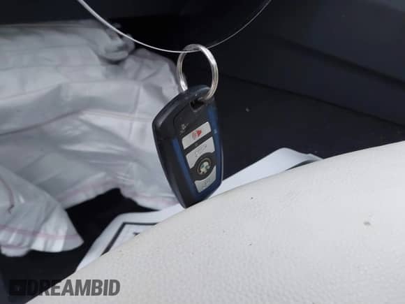 2015 BMW 4 Series 435i xDrive z VIN WBA4B3C55FGV48206, wystawiony jako IAAI lot #41365617 z przebiegiem 78 438 mil mil oraz . Historia ofert i sprzedaży dostępna na DreamBid. Obrazek 11.