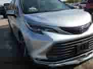 2025 Toyota Sienna Platinum с VIN 5TDERKEC0SS252907, выставлен на аукционе Copart как лот 84353665 с пробегом 9 411 миль миль и Списание • Salvage title. История ставок и продаж доступна на DreamBid. Изображение 14.