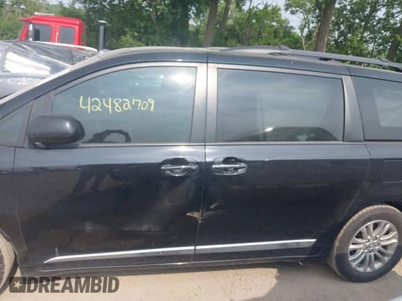 2015 Toyota Sienna XLE with VIN 5TDYK3DC3FS638686, listed as a IAAI auction lot 42482709 with 187,118 mi miles and . Bid and sale history available at DreamBid. Image 14.
