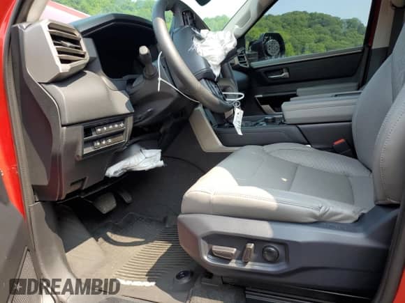 2023 Toyota Tundra Limited Hybrid z VIN 5TFJC5DB5PX037745, wystawiony jako Copart lot #60776575 z przebiegiem 40 863 mil mil oraz Czysty tytuł • Clean title. Historia ofert i sprzedaży dostępna na DreamBid. Obrazek 7.