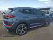 2017 Hyundai Tucson Value z VIN KM8J3CA29HU550150, wystawiony jako Copart lot #59811605 z przebiegiem 93 640 mil mil oraz Szkoda całkowita • Salvage title. Historia ofert i sprzedaży dostępna na DreamBid. Obrazek 3.