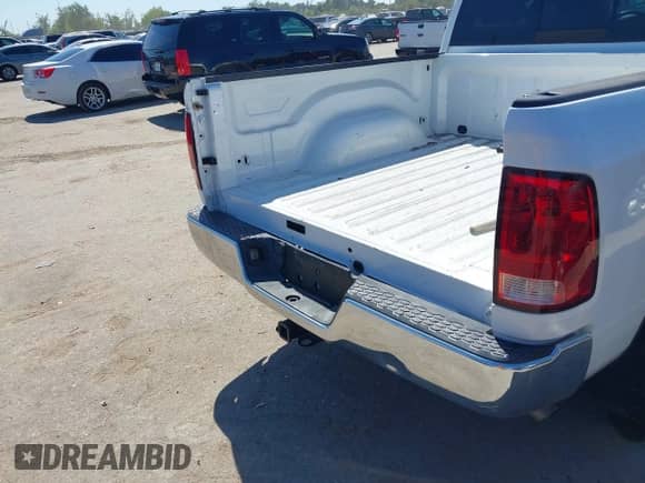 2013 Ram 1500 z VIN 1C6RR6LP5DS534444, wystawiony jako IAAI lot #43433054 z przebiegiem 176 440 mil mil oraz . Historia ofert i sprzedaży dostępna na DreamBid. Obrazek 6.