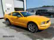 2007 Ford Mustang Deluxe z VIN 1ZVHT80N775366844, wystawiony jako Copart lot #80307065 z przebiegiem 176 188 mil mil oraz Szkoda całkowita • Salvage title. Historia ofert i sprzedaży dostępna na DreamBid. Obrazek 4.