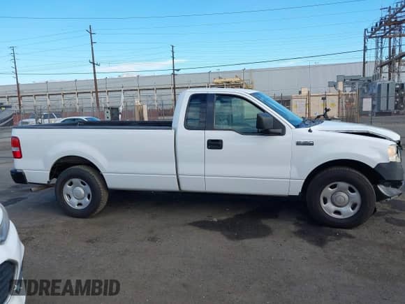 2006 Ford F-150 XL z VIN 1FTRF12W66NA87427, wystawiony jako IAAI lot #43426732 z przebiegiem 159 220 mil mil oraz . Historia ofert i sprzedaży dostępna na DreamBid. Obrazek 13.