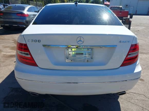 2013 Mercedes-Benz C 300 Sport с VIN WDDGF8AB5DR299259, выставлен на аукционе IAAI как лот 43406105 с пробегом 175 495 миль миль и . История ставок и продаж доступна на DreamBid. Изображение 16.