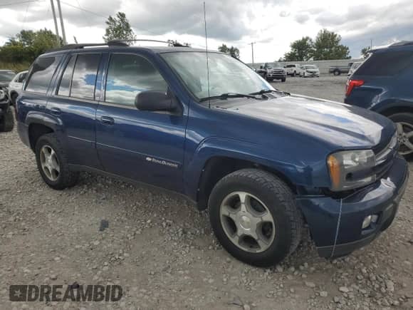 2004 Chevrolet TrailBlazer LT z VIN 1GNDT13S942339546, wystawiony jako Copart lot #71399825 z przebiegiem Nie podano mil oraz Czysty tytuł • Clean title. Historia ofert i sprzedaży dostępna na DreamBid. Obrazek 4.