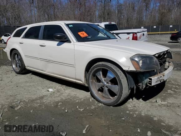 2007 Dodge Magnum with VIN 2D4FV47V47H735075, listed as a Copart auction lot 48998215 with 212,036 mi miles and Salvage title. Bid and sale history available at DreamBid. Image 4.