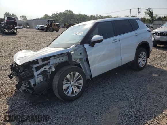 2025 Mitsubishi Outlander SE with VIN JA4J4UA80SZ014848, listed as a Copart auction lot 66143255 with 1,429 mi miles and Salvage title. Bid and sale history available at DreamBid. Image 1.